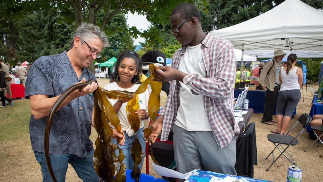 Commissioner Felleman and local youth examine bull kelp at the Duwamish River Festival, September 2019.