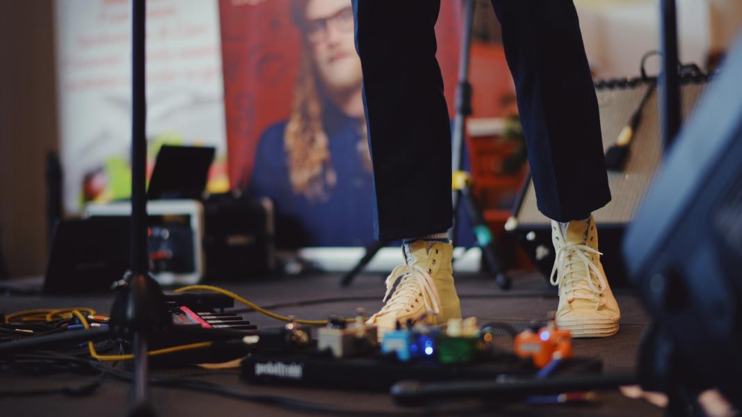 Allen Stone performs at SEA.