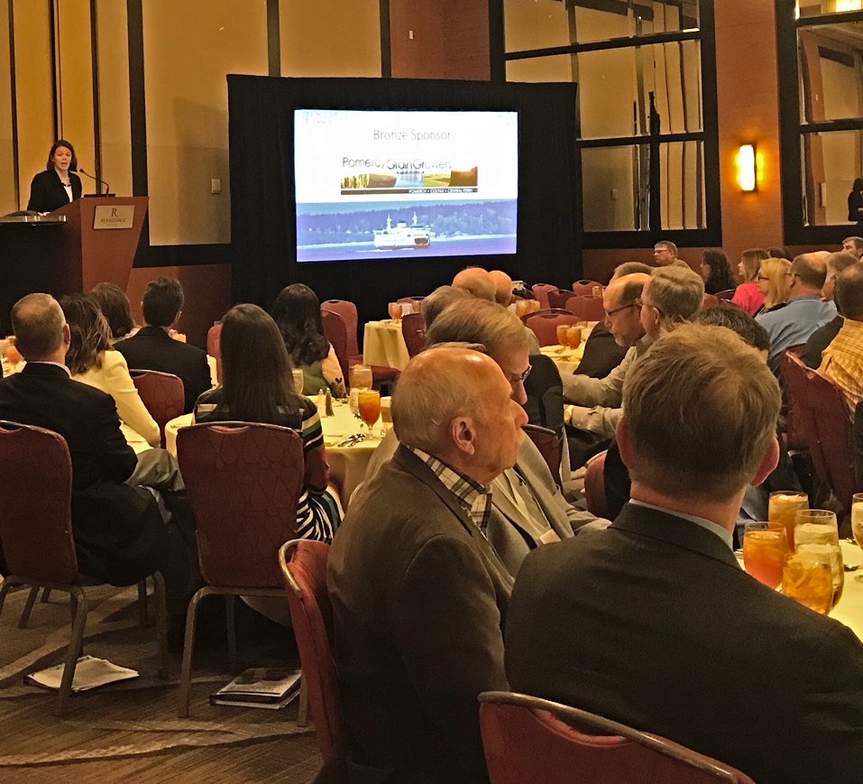 Commissioner Gregoire speaking to Washington wheat farmers.